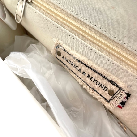 America and Beyond Straw and Metallic handbag like new used once - Picture 5 of 10